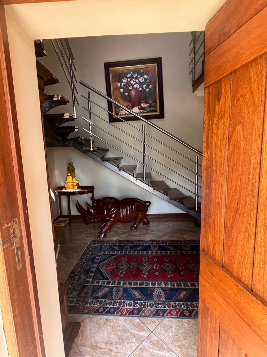 5 Bedroom Property for Sale in Christiana North West